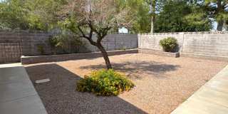 4 beds, 2 baths, 2 car garage . Boulder City RV parking Gallery 18