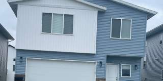 4-bedroom, 3-bathroom South Fargo Single-Family Home w/ 2 Stall Garage Gallery 1