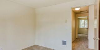 Willamette Falls Court Apartments Gallery 16