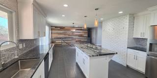7 Bedroom Home in Bloomington Gallery 27