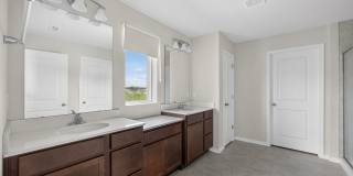 Panther Creek Family Home Gallery 19
