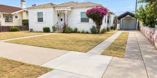 Charming 2-Bedroom Home with Hardwood Floors & Fenced Yard Gallery 1