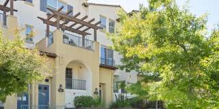 Gorgeous 2 Bed 2 Bath Dublin Townhome with Amenities! Centrally Located! Gallery 4