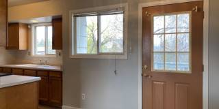 2 Bedroom 2 Bath Townhome w/ large 2 car garage - Freshly remodeled - Available Now Gallery 6