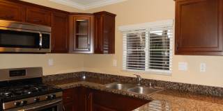 GORGEOUS TOWNHOME 3 BR, 2.5 BA, 2 CAR GARAGE Gallery 7