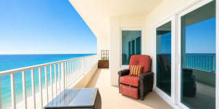 Elegance and Beachfront Condo Living Gallery 27