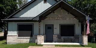 Gorgeous 3/2 House Corner Lot in Downtown Bryan w/ July Move In! Gallery 1