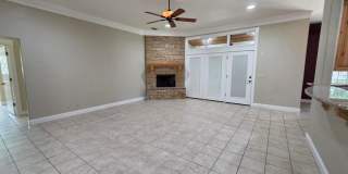 FOR LEASE!! Great location! Gallery 4