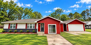 Gorgeous and spacious 4/2/2 on almost an acre in Angleton Gallery 1