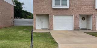 2 story town house! 3 bed 2.5 bath Gallery 1