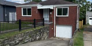 Adorable 3 Bedroom, 2 Bathroom Home with Garage & Off-Street Parking Gallery 3