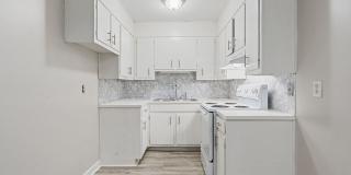 Celeste Manor - 1 Bedroom / 1 Bathroom, Updated Gallery 22