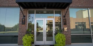 Avenue Madison Gallery 47