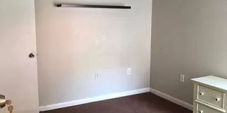 Room in 4 Bedroom Home at University Ct Gallery 5