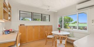Spacious with split a/c units, solar, comfortable Island Home in Beautiful Kahala! Gallery 7