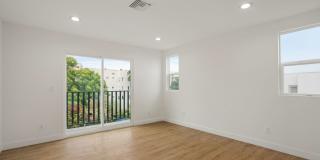 443 N Heliotrope Dr Gallery 18