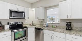 Charming Sarasota Retreat –4-Bedroom/3-Bathroom Modern Pool Home Near Everything! Gallery 12