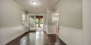 Freshly Updated 3 Bedroom House Gallery 7