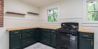 Recently Renovated 2 Bedroom Apartment in Duckpond Gallery 11
