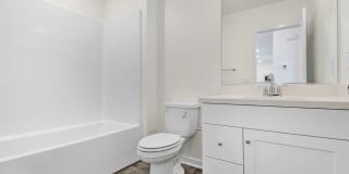 Coming Soon! Modern 2 Bed, 2 Bath Condo in Prime Ontario Location. Gallery 24