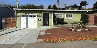 3-Bedroom, 1-Bathroom Home with Large Yard & Garage in South San Francisco Gallery 1