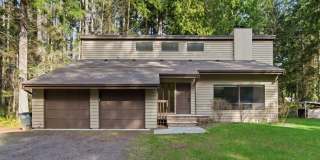 Spacious Bainbridge Island Home Gallery 1