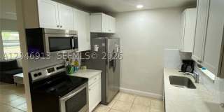 1212 NW 11th Ct Gallery 12