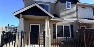 4 BEDROOM! Townhome in Bellemont! $2,500.00 - New carpet & paint! Gallery 1