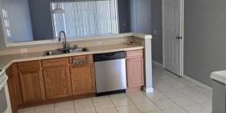 Lakefront Townhome in MetroWest Gallery 5