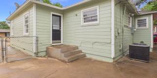 Spacious 4 bedroom rental ~ 4308 S Jackson Gallery 23