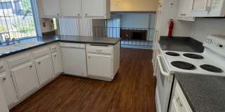 Great House with Garage on Cul-de-Sac! Gallery 1