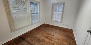 3 Bed 2 Bath in Hyde Park with Huge Yard Gallery 5