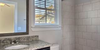 Bright & Stylish 3BR Flat in the Historic District — Gated Parking Gallery 15