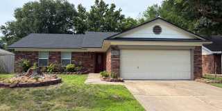 3 bed 2 bath, 2 car garage house, freshly repainted 3 bed 2 bath, 2 car garage house, freshly repainted Gallery 1