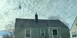 Beautiful 3 bedroom! Hardwood floors, ample storage, parking! Gallery 1