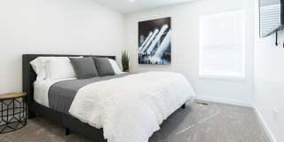 Modern 4 bedroom 3 bath near Razorback campus - 2nd story loft Gallery 19