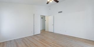 12471 W Holly Street Gallery 27