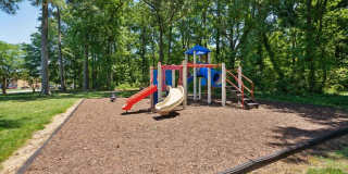 Courtyards at Chanticleer Gallery 13