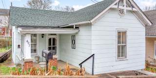 Cozy 2 Bedroom Downtown Home Available! Gallery 5