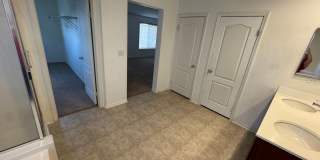 Spacious 5 bedroom home Gallery 17