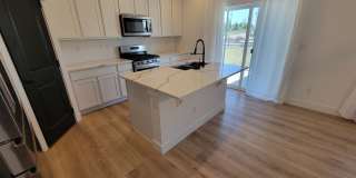 Stunning and spacious 4.5 bedroom, 3 bathroom home located in Morgan Hill Gallery 10