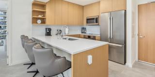 Sky Ala Moana #1701: Spacious Condo w/ Ocean Views Gallery 4