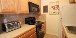 Bright Updated 2-Bed Condo with Vintage Charm Near Wash Park & Cherry Creek Gallery 6
