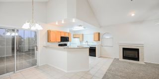 Gated Community townhome, with private garage Gallery 10