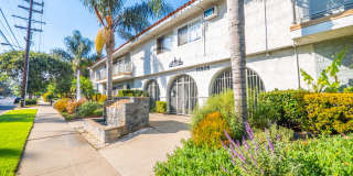 15925 Victory Blvd. Gallery 29
