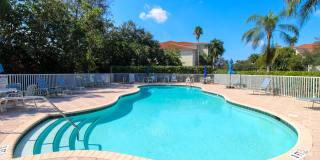 ** GOLFING PARADISE AT NAPLES LAKES COUNTRY CLUB 3/2 GOLF TRANSFER CONDO READY FOR A SEASONAL TENANT ** Gallery 1