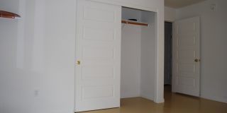 Modern 4 Bed 5 Bath Near UofA – Private Baths & Off-Street Parking Gallery 9