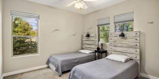 9572 E Mountain Spring Road Gallery 25