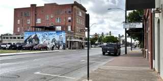 103 W Walnut Street Gallery 16