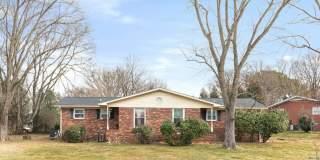 Adorable 2 BR duplex in the heart of Mboro! Gallery 1